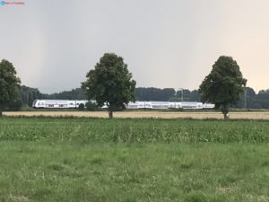 Landschaft mit Zügen
